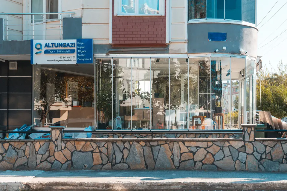 Altungazi Yapı & Mühendislik ofisinin cephesi, Esenler Mahallesi, Çanakkale